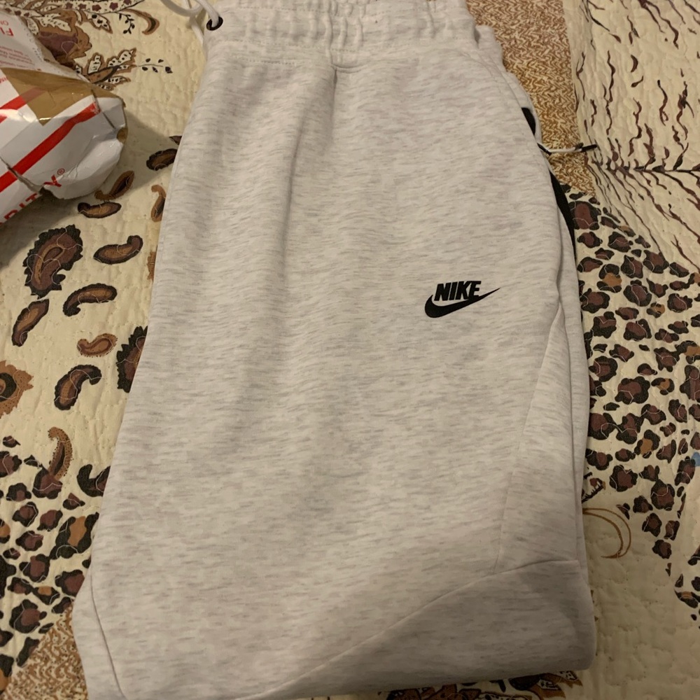 Nike tech fleece Grey worn